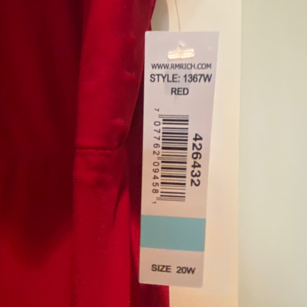 Plus Evening/PromGown - Picture 3 of 3